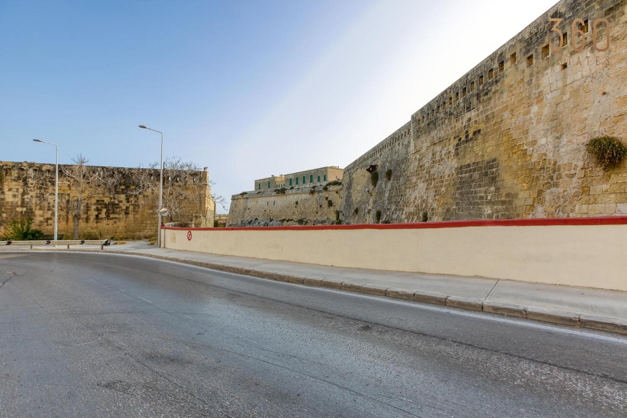 Comfortable 1Br Home With Maltese Balcony In Valletta By 360 Estates ภายนอก รูปภาพ